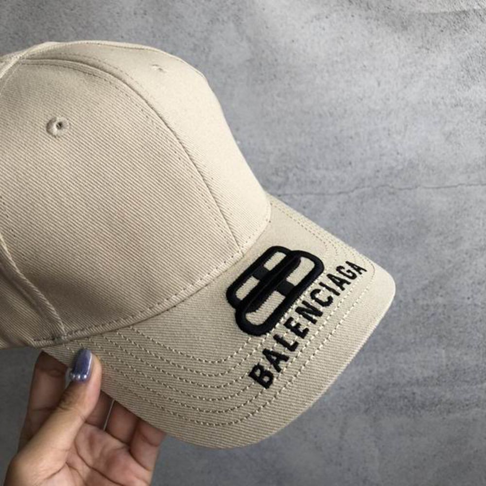 Ba*len*cia*ga hat